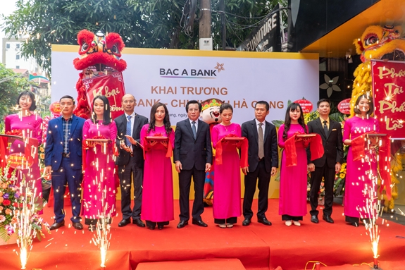 Nghi lễ cắt băng khai trương BAC A BANK Chi nhánh Hà Giang.